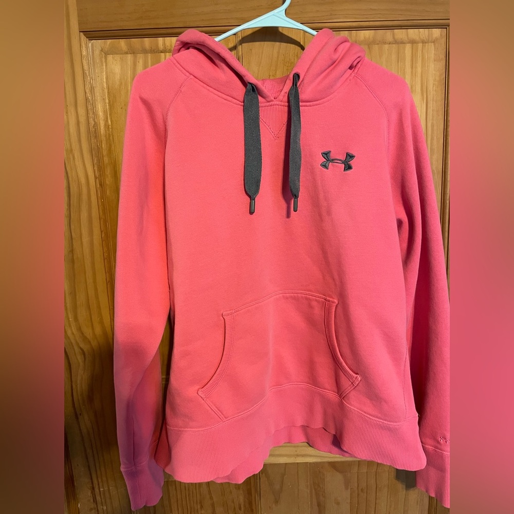 Women’s Underarmour sweatshirt
